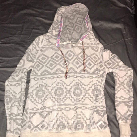 Light gray and medium gray Aztec sweater 💖 - Picture 2 of 5